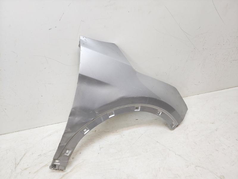 Крыло переднее правое