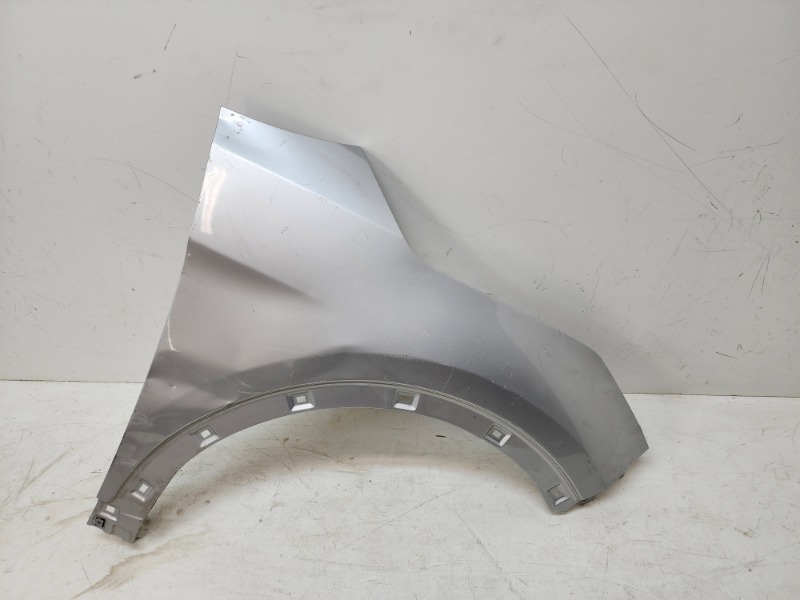 Крыло переднее правое