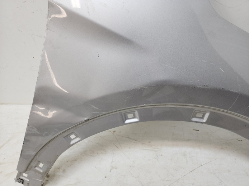 Крыло переднее правое