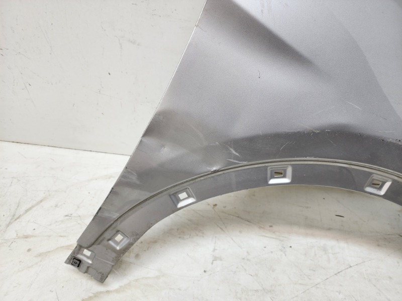 Крыло переднее правое