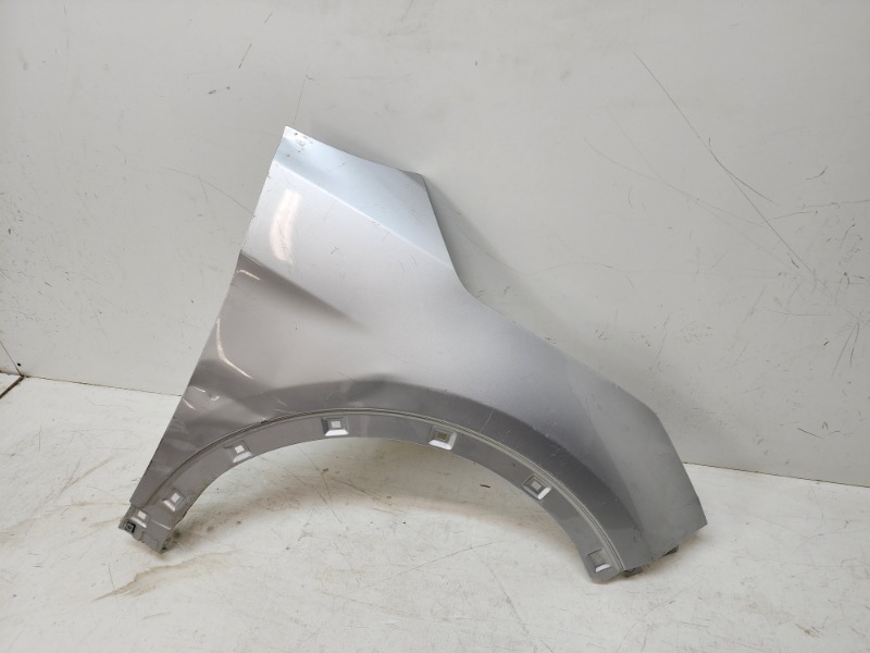 Крыло переднее правое