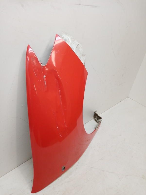 Крыло переднее правое