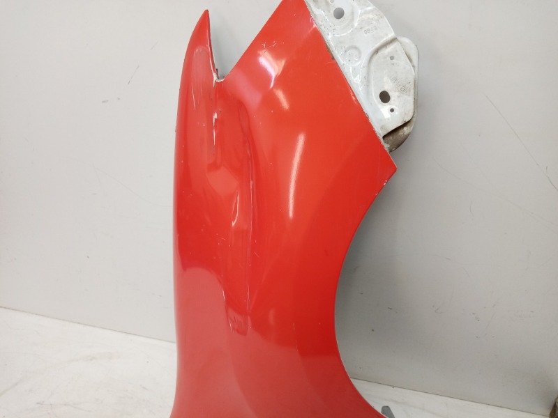 Крыло переднее правое