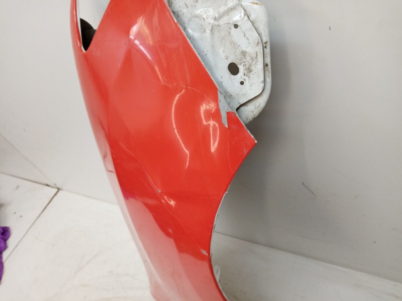 Крыло переднее правое