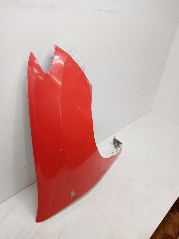 Крыло переднее правое