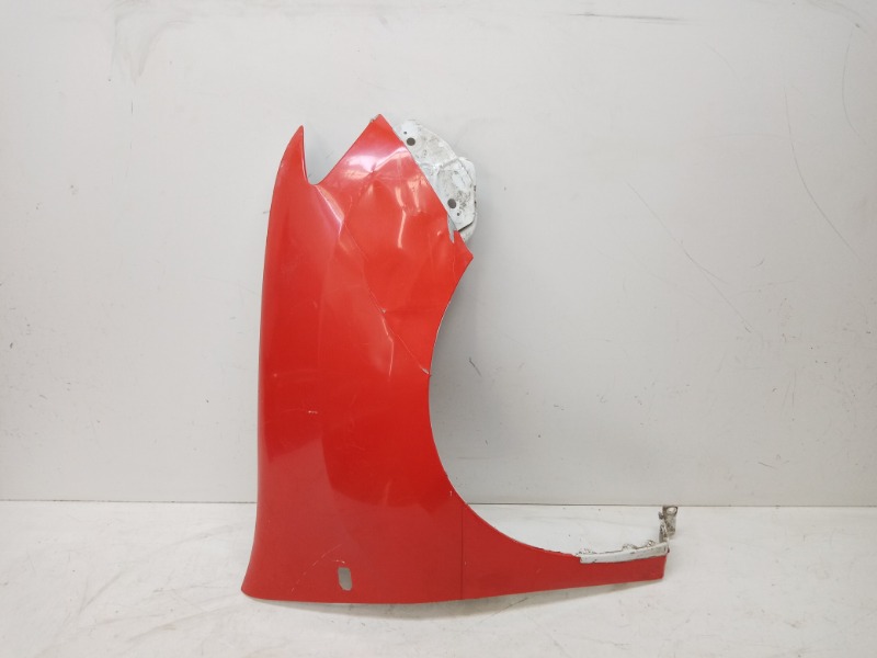 Крыло переднее правое