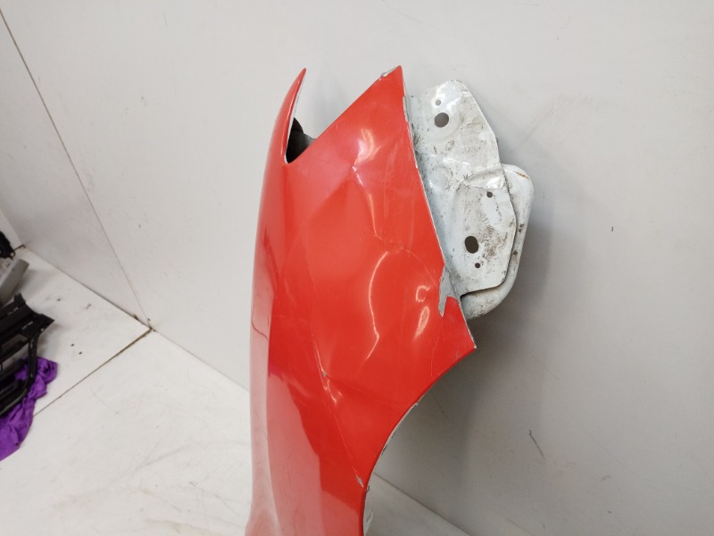 Крыло переднее правое