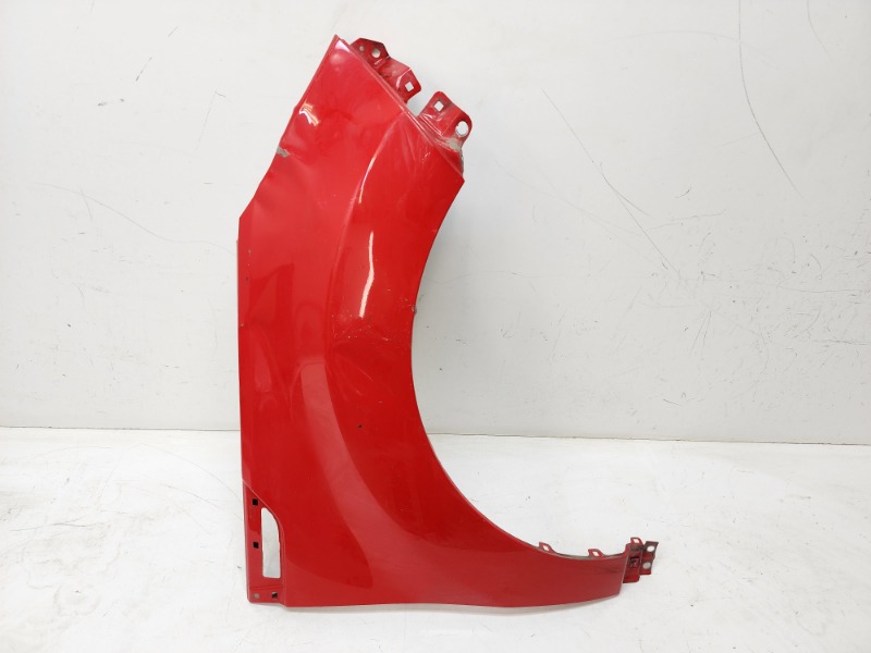 Крыло переднее правое