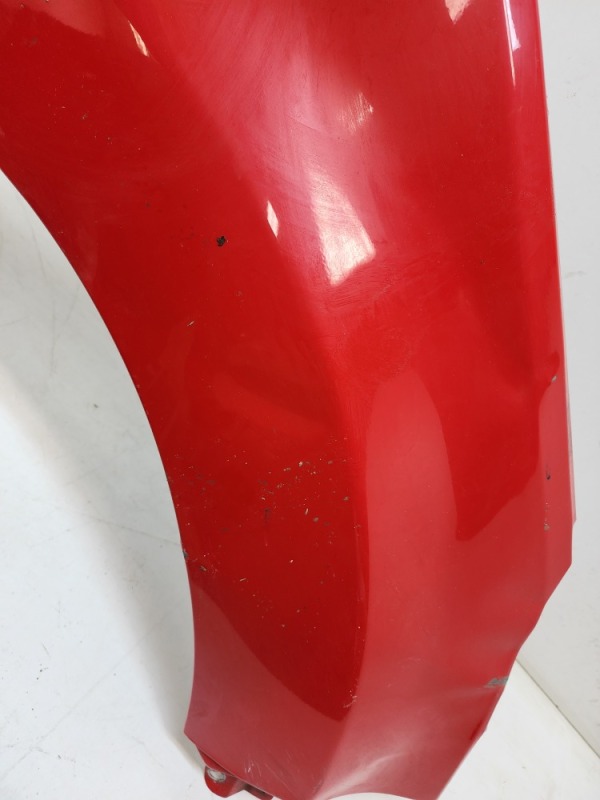 Крыло переднее правое