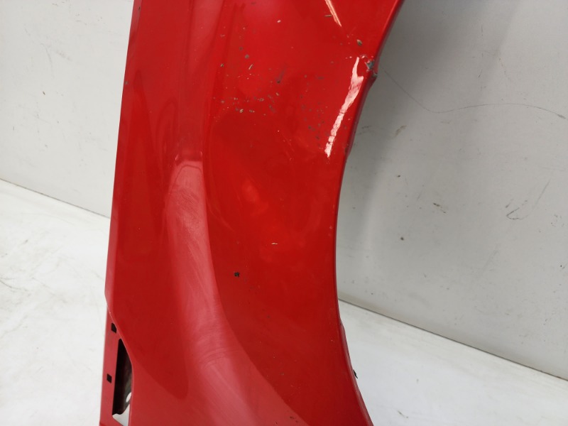 Крыло переднее правое