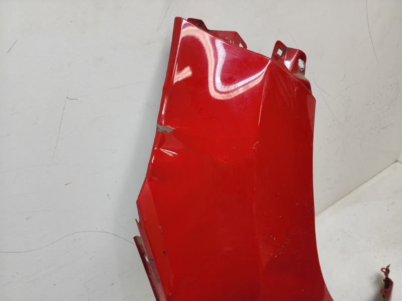 Крыло переднее правое