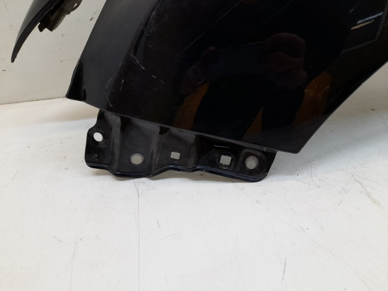 Крыло переднее левое