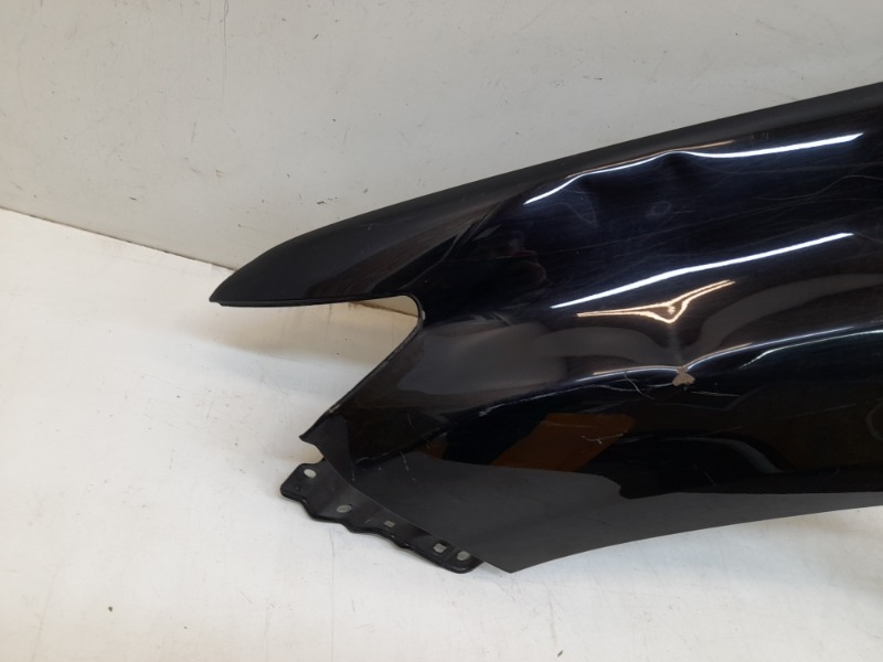 Крыло переднее левое