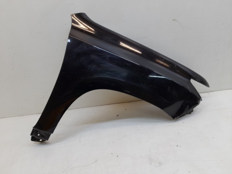 Крыло переднее правое