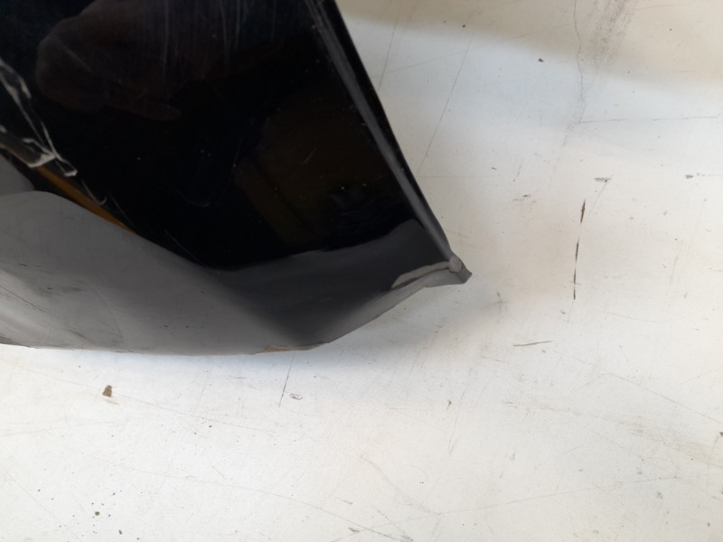 Крыло переднее правое