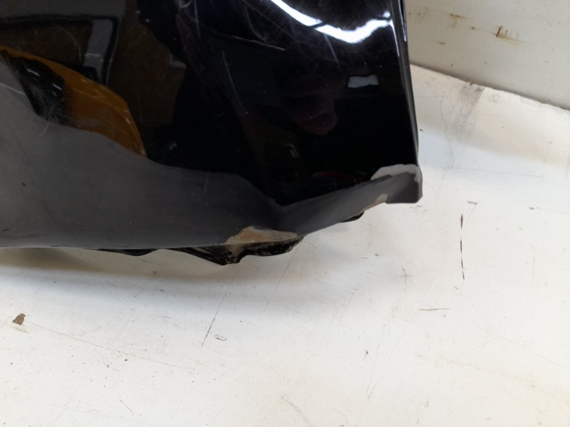 Крыло переднее правое