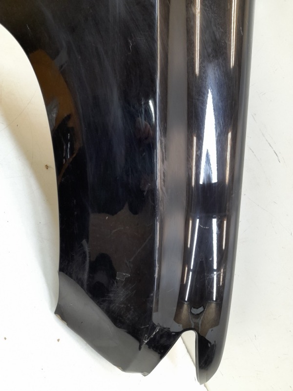 Крыло переднее правое