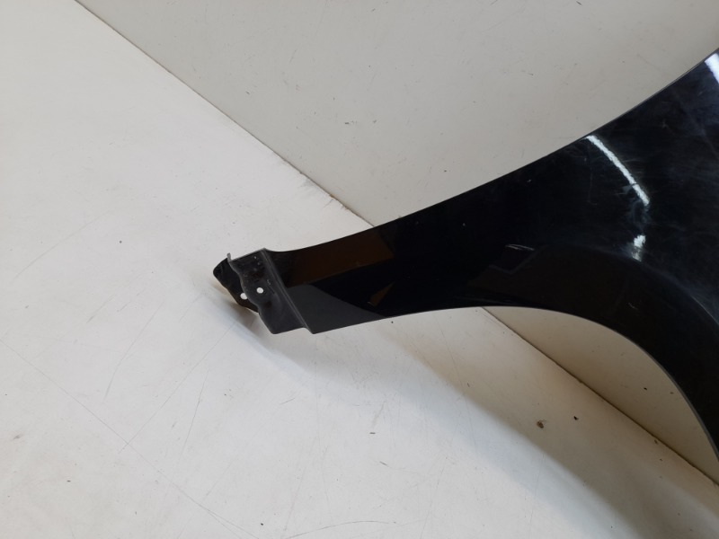 Крыло переднее правое