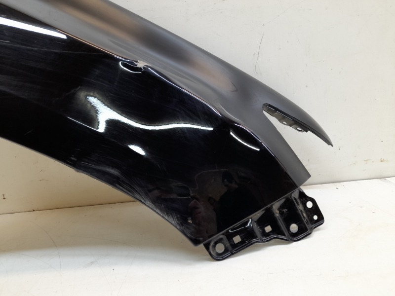 Крыло переднее правое