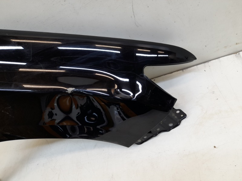 Крыло переднее правое