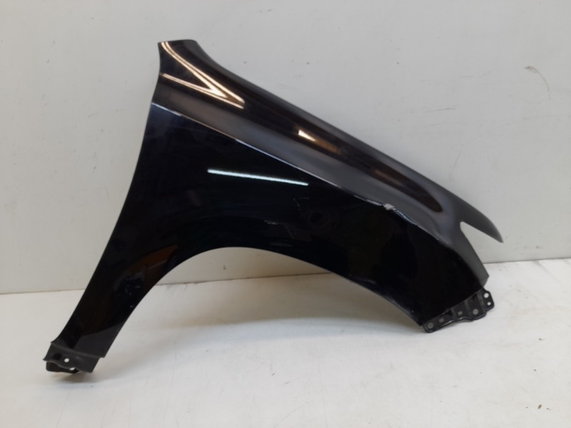 Крыло переднее правое