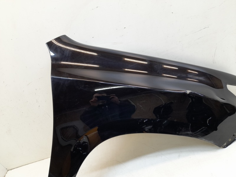 Крыло переднее правое