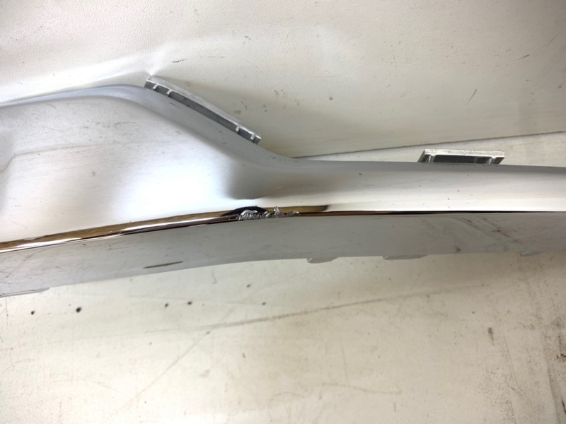 Рамка противотуманной фары правой