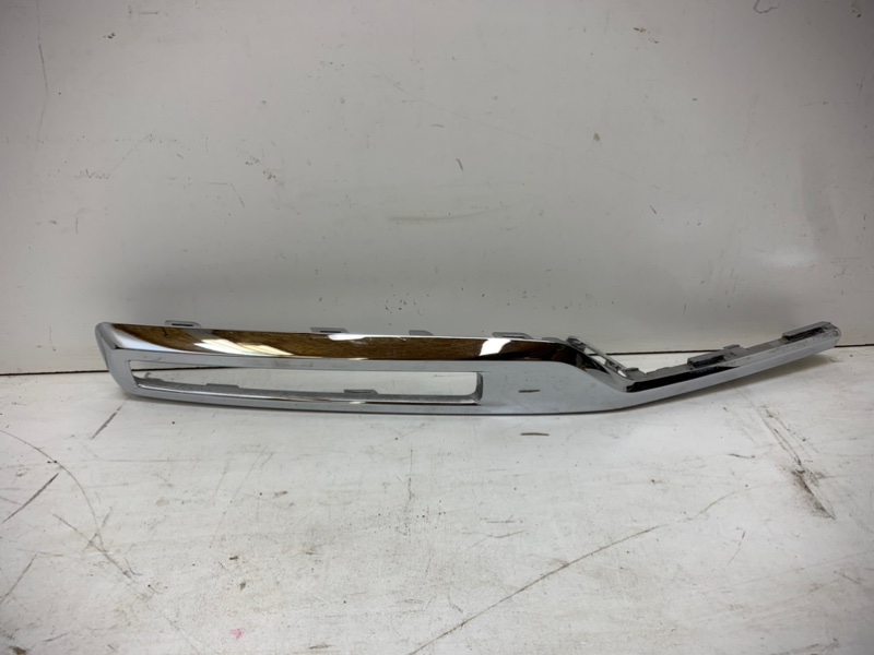 Рамка противотуманной фары правой