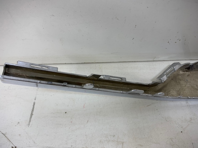 Рамка противотуманной фары правой