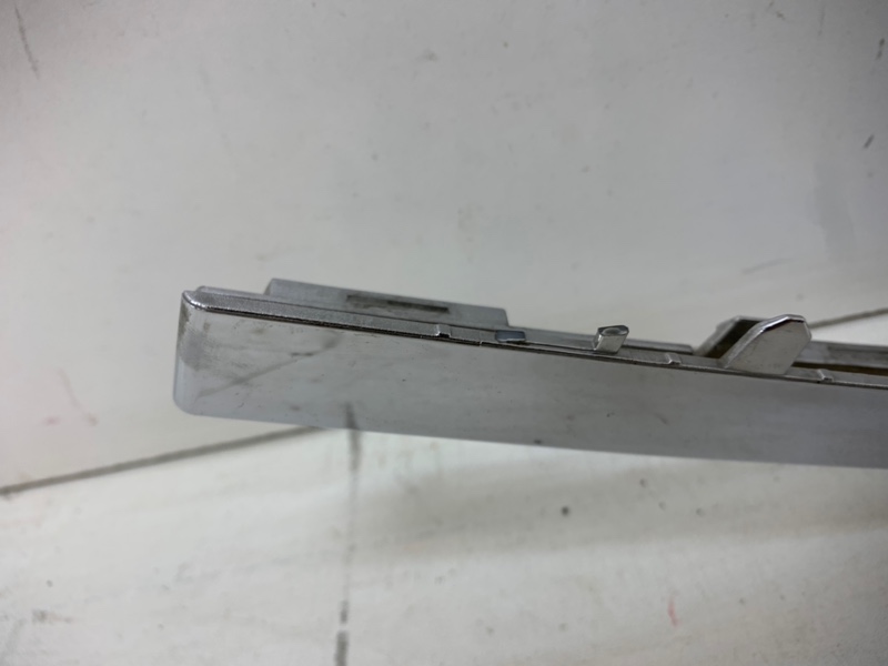 Рамка противотуманной фары правой