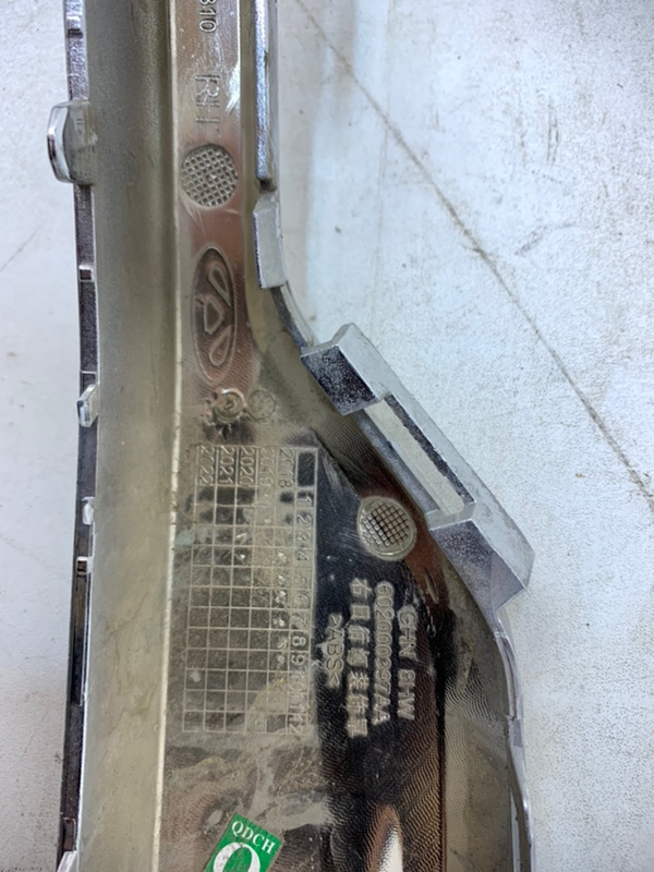 Рамка противотуманной фары правой