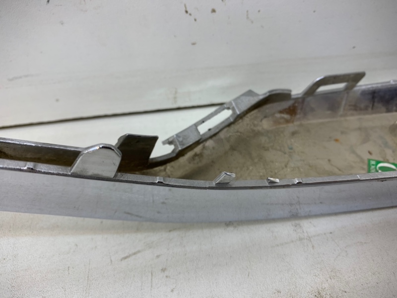 Рамка противотуманной фары правой