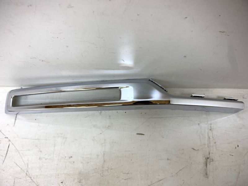 Рамка противотуманной фары правой