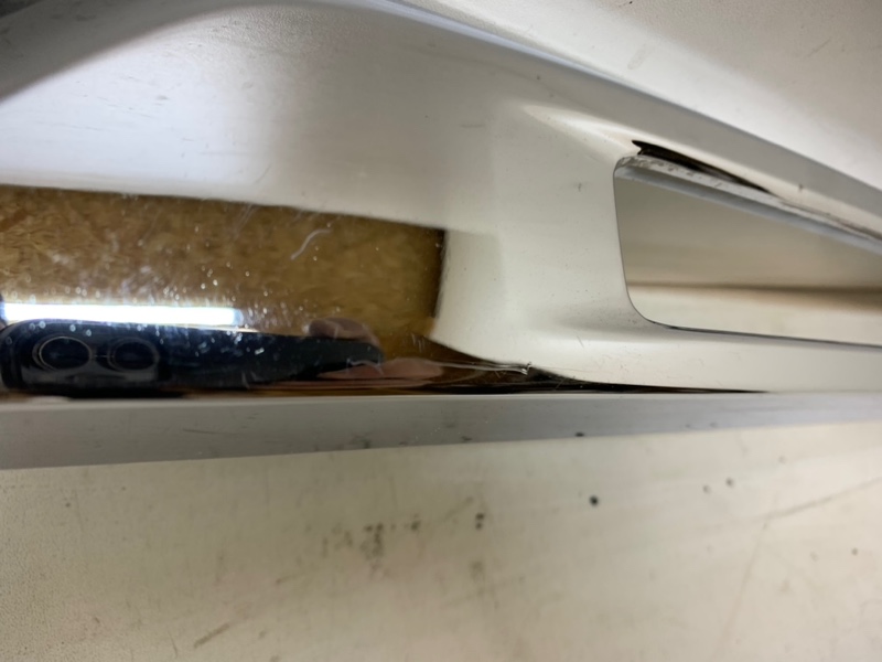 Рамка противотуманной фары левой