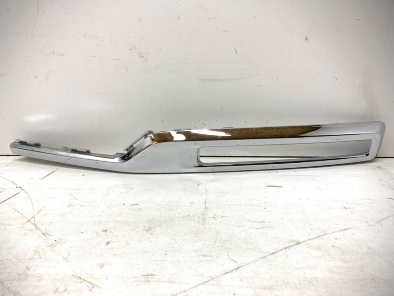 Рамка противотуманной фары левой