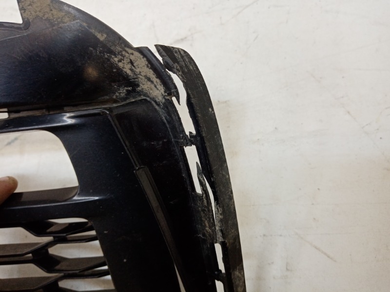 Решетка в бампер левая