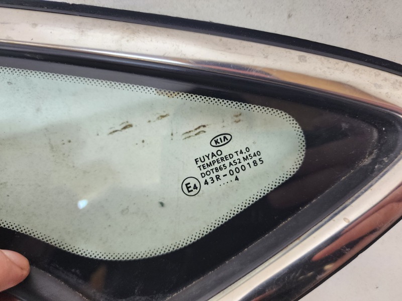 Стекло кузовное глухое правое