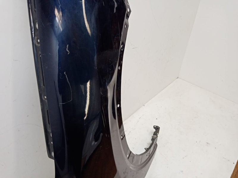 Крыло переднее правое