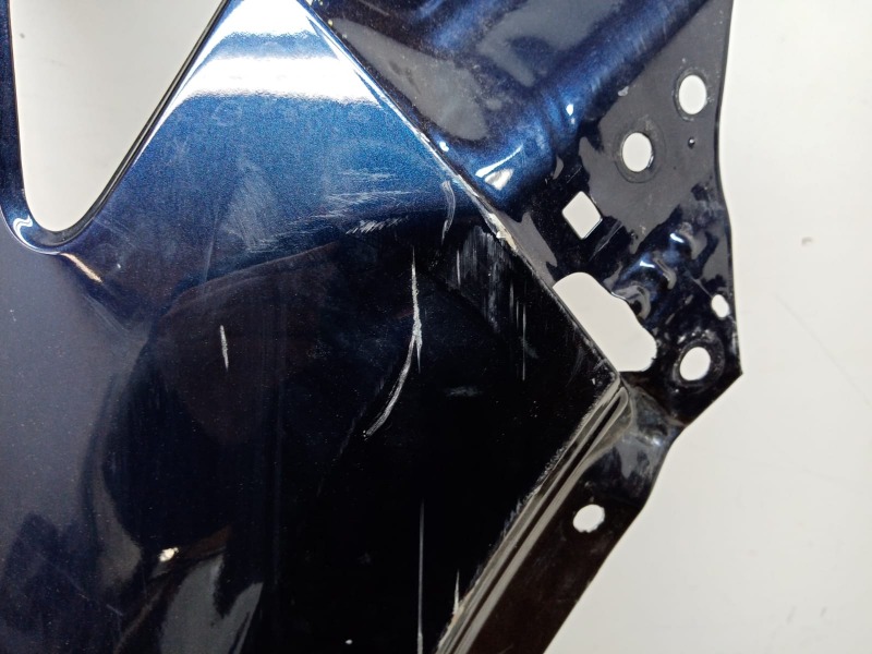 Крыло переднее правое