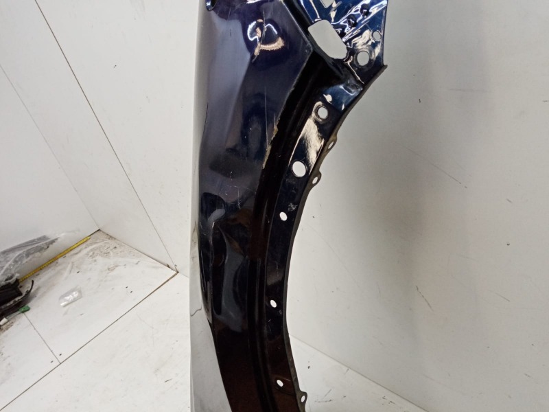 Крыло переднее правое