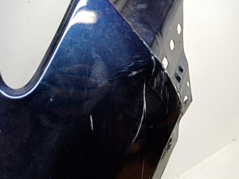 Крыло переднее правое