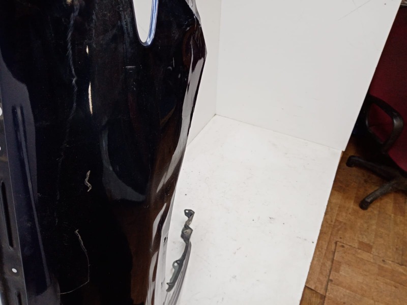 Крыло переднее правое