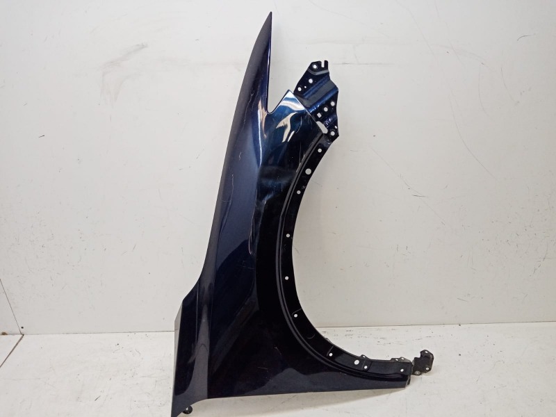 Крыло переднее правое