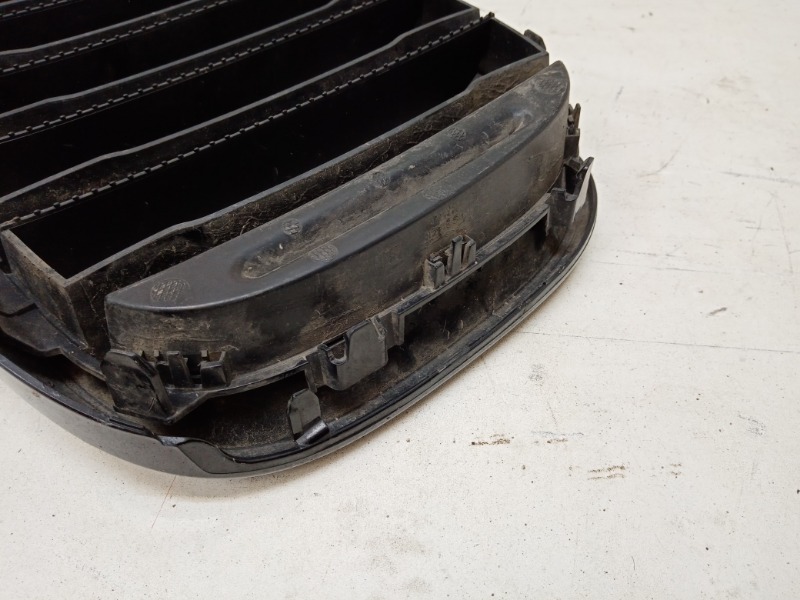 Решетка радиатора правая