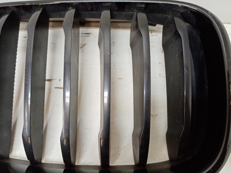 Решетка радиатора правая