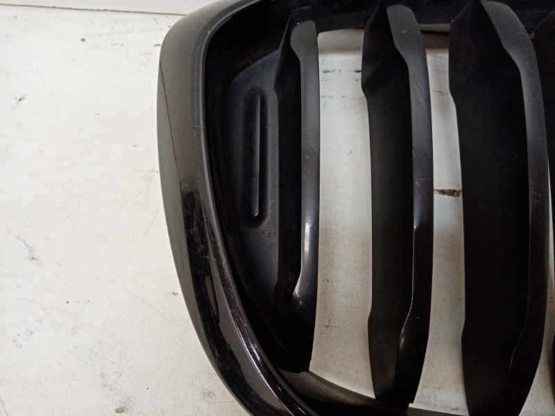 Решетка радиатора правая