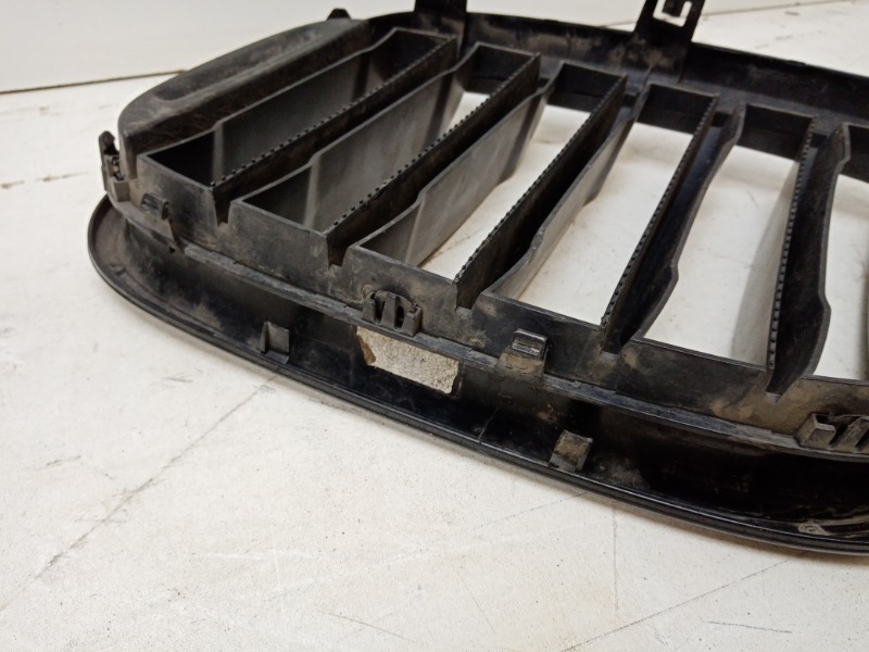 Решетка радиатора правая