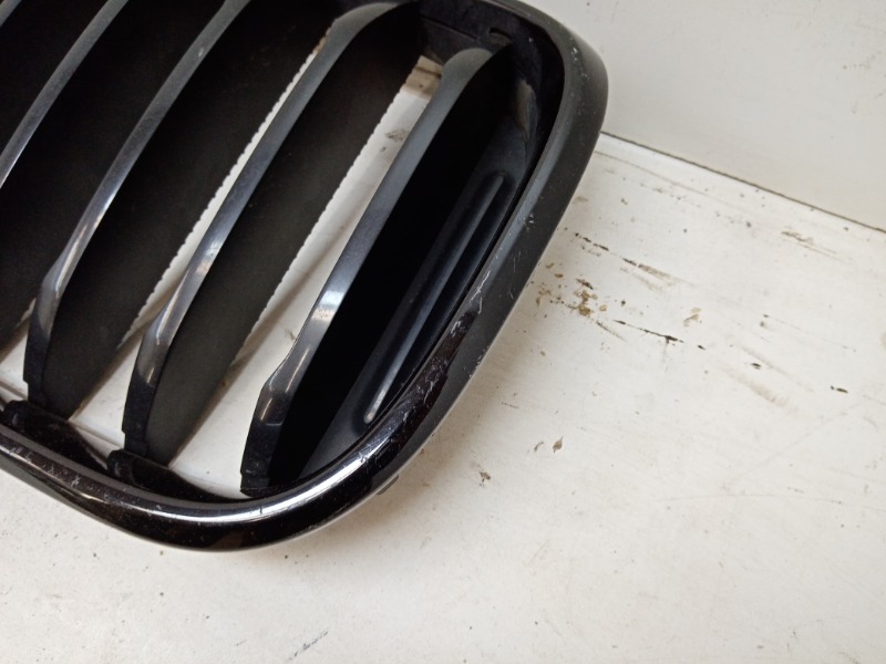 Решетка радиатора правая