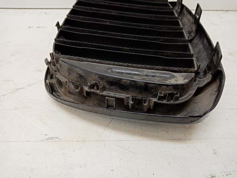 Решетка радиатора правая