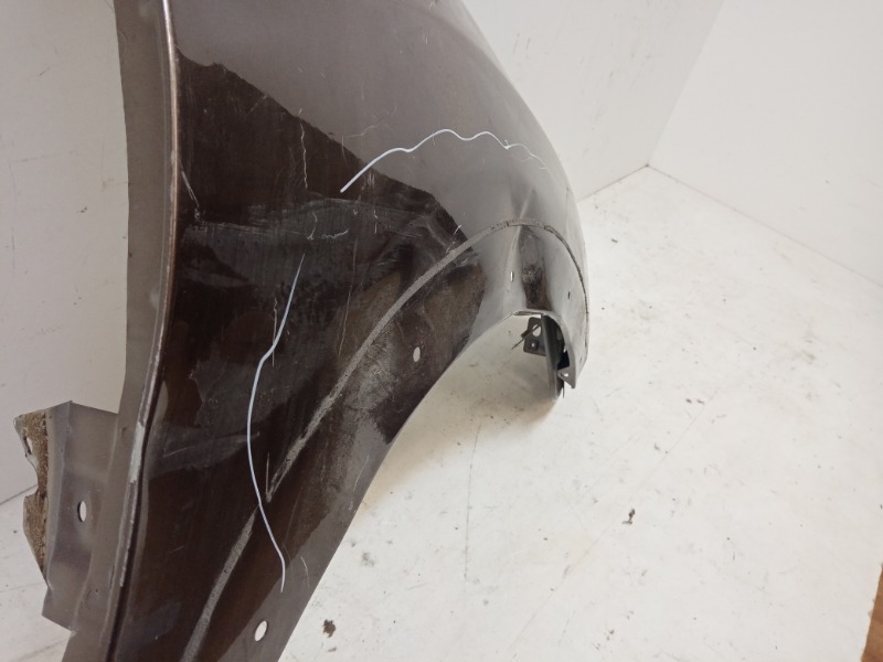 Крыло переднее правое